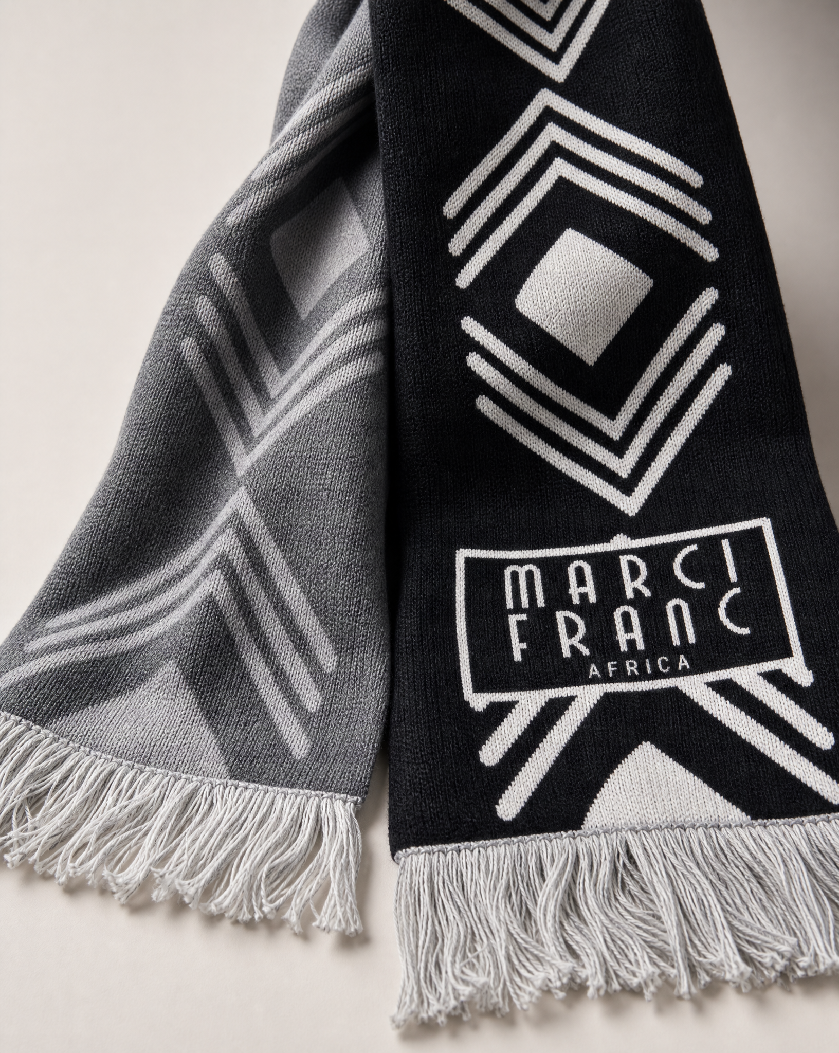 MARCI DIAMOND JACQUARD KNITTED SCARF